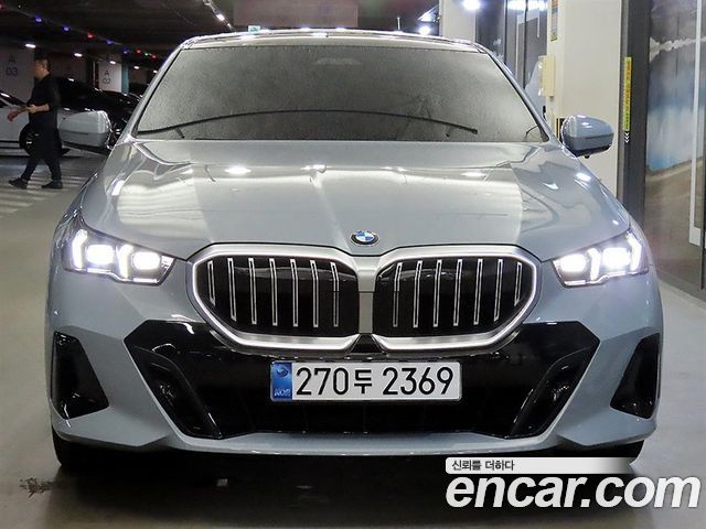 BMW 5-Series G60 530i xDrive M Sport - фото 1