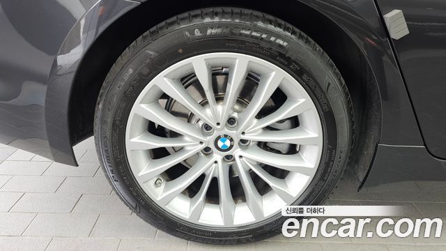 BMW 5-Series G30 530i xDrive Luxury Plus - фото 4