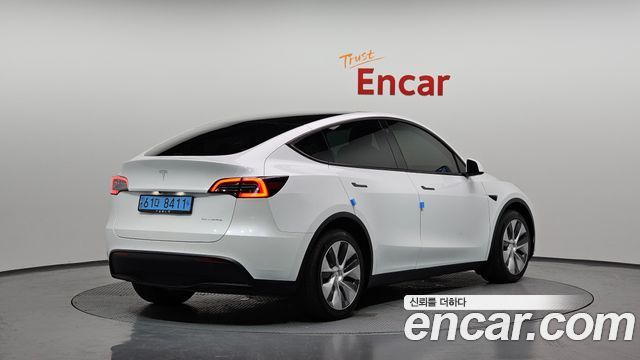 Tesla Model Y Long Range AWD - фото 1