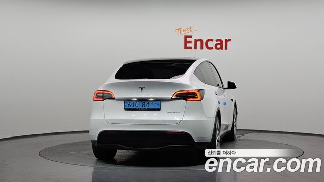 Tesla Model Y Long Range AWD - фото 3