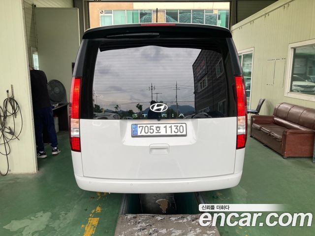 Hyundai Staria Tourer 11-Seater Modern - фото 1