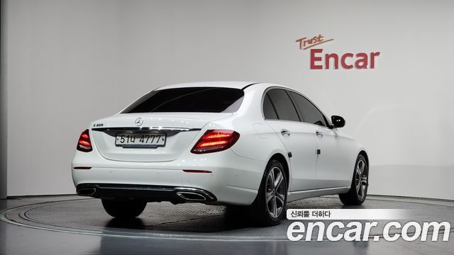 Mercedes-Benz E-Class W213 E300 Avantgarde - фото 1
