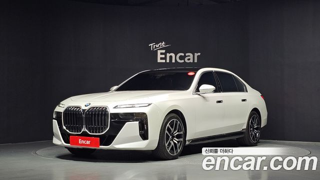 BMW 7-Series G70 740i xDrive M Sport - фото 0