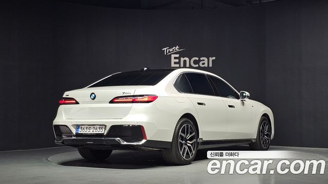 BMW 7-Series G70 740i xDrive M Sport - фото 1