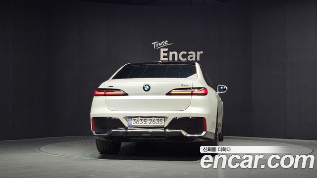 BMW 7-Series G70 740i xDrive M Sport - фото 3
