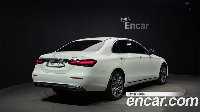 Mercedes-Benz E-Class W213 E350 4MATIC Exclusive - фото 0