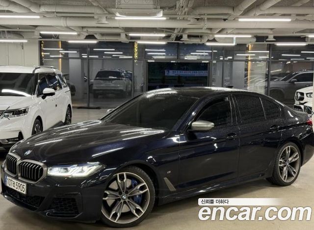 BMW 5-Series G30 M550i xDrive - фото 0