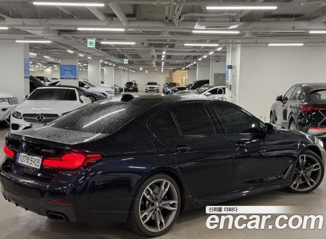 BMW 5-Series G30 M550i xDrive - фото 1