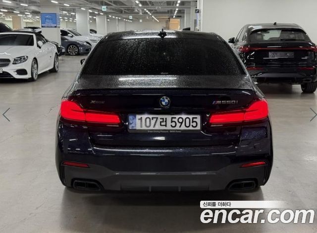 BMW 5-Series G30 M550i xDrive - фото 3