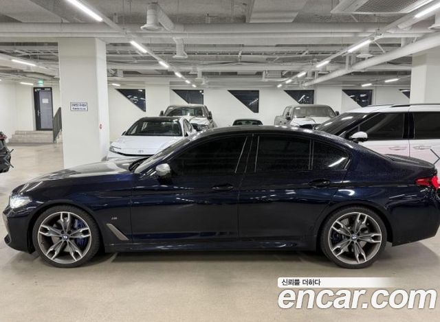 BMW 5-Series G30 M550i xDrive - фото 4
