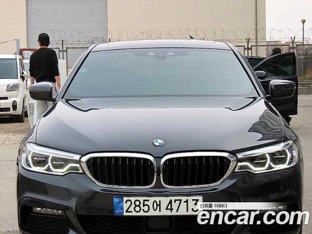 BMW 5-Series G30 530i M Sport Package - фото 0