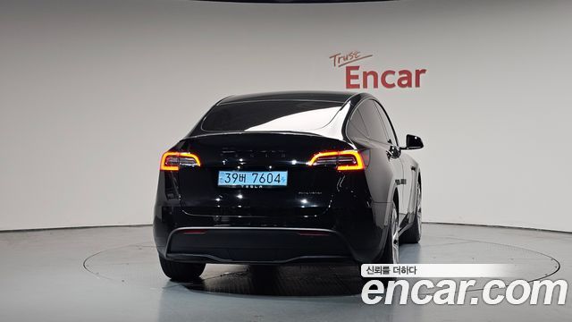 Tesla Model Y Standard Range RWD - фото 3
