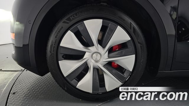 Tesla Model Y Standard Range RWD - фото 4