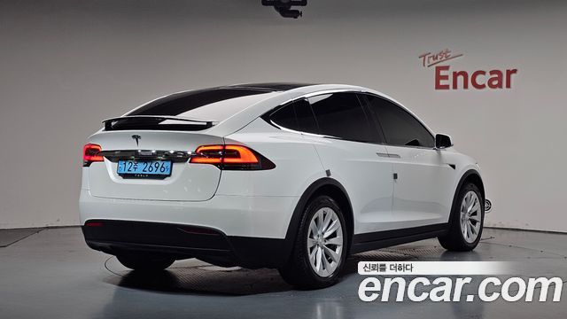 Tesla Model X Long Range - фото 1