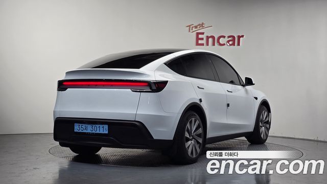 Tesla Model Y RWD - фото 0