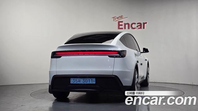Tesla Model Y RWD - фото 2