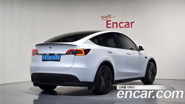 Tesla Model Y RWD - фото 1
