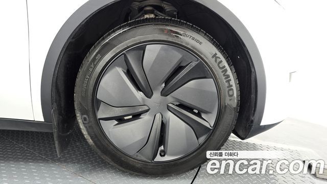 Tesla Model Y RWD - фото 4