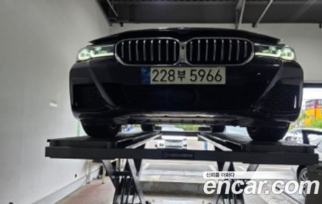 BMW 5-Series G30 523d M Sport - фото 0