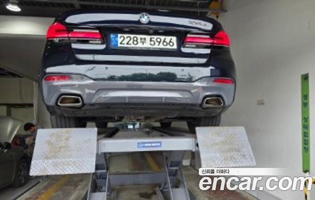 BMW 5-Series G30 523d M Sport - фото 1