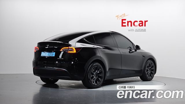 Tesla Model Y Long Range AWD - фото 1