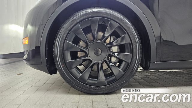 Tesla Model Y Long Range AWD - фото 4