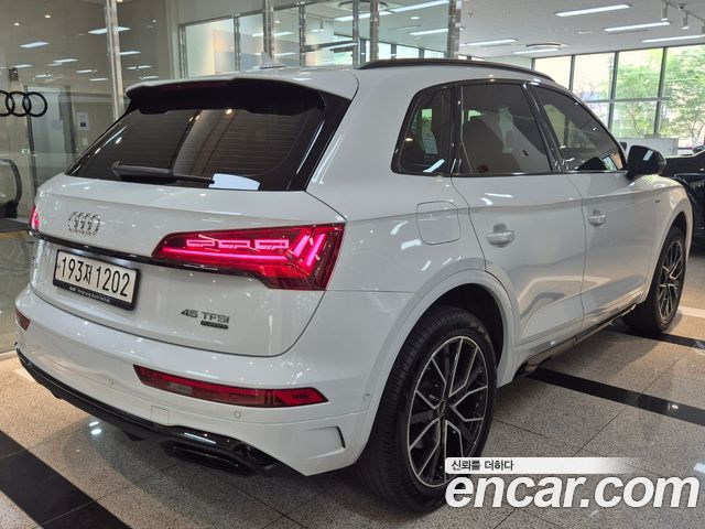 Audi Q5 FY 45 TFSI Quattro Premium - фото 1