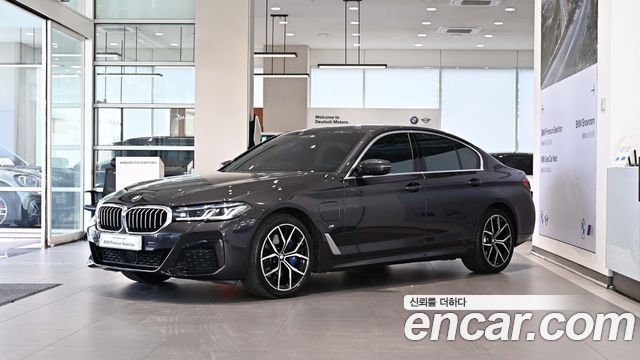 BMW 5-Series G30 530e M Sport - фото 0