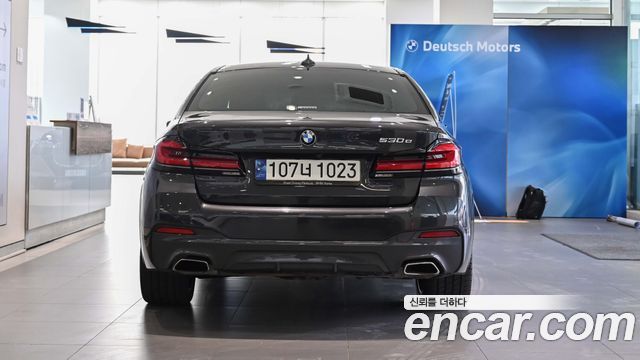 BMW 5-Series G30 530e M Sport - фото 3