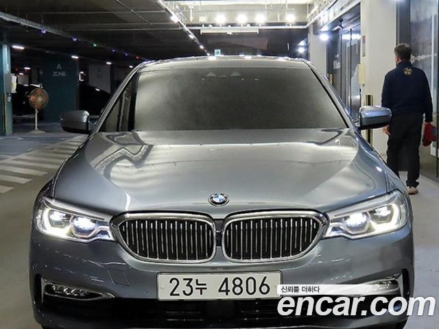 BMW 5-Series G30 520d Luxury Plus - фото 1