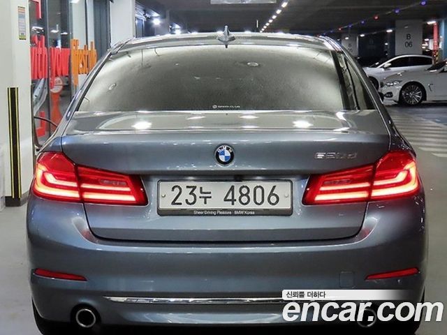 BMW 5-Series G30 520d Luxury Plus - фото 4