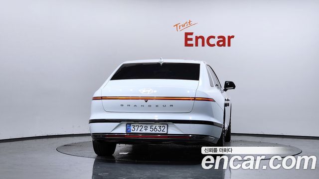 Hyundai Grandeur GN7, гибрид Calligraphy - фото 3