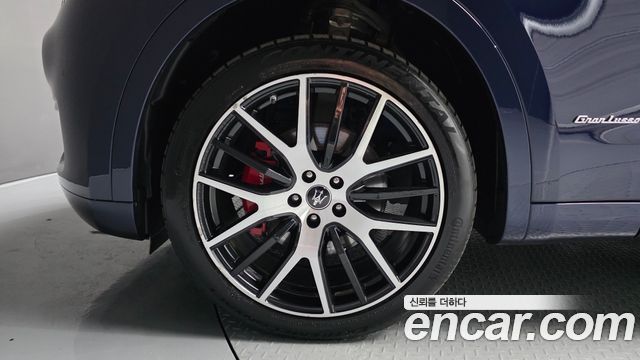 Maserati Levante 3.0 AWD GranLusso - фото 4