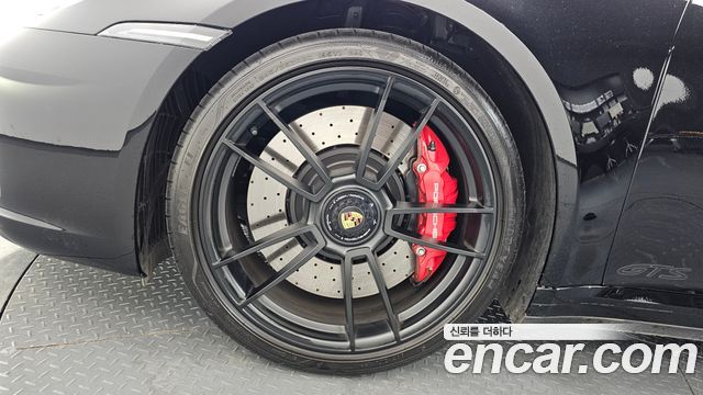 Porsche 911 Carrera 4 GTS - фото 4