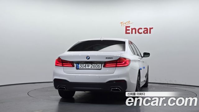 BMW 5-Series G30 520i M Sport - фото 3