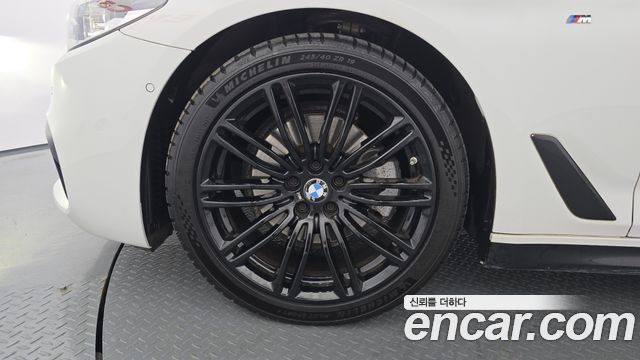BMW 5-Series G30 520i M Sport - фото 4