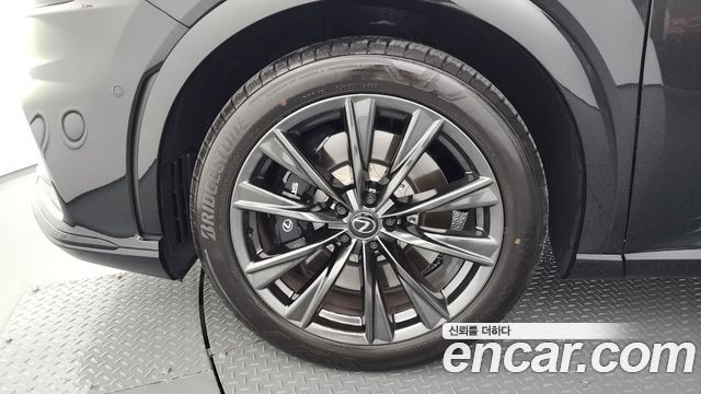 Lexus RX 5-го поколения F-Sport - фото 4