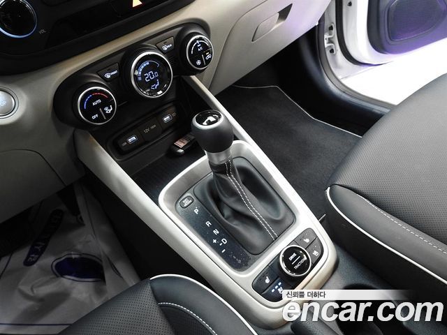 Hyundai Venue 1.6 Flux - фото 4