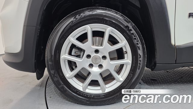 Jeep Renegade 2.4 Limited - фото 3
