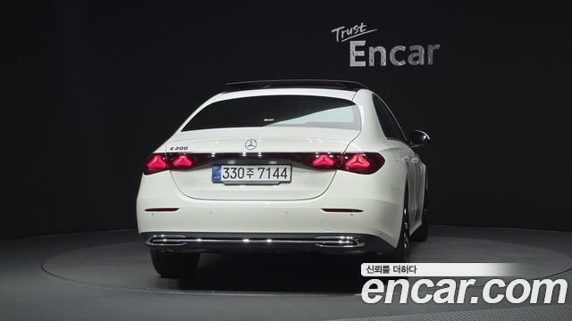 Mercedes-Benz E-Class W214 E200 Avantgarde - фото 3