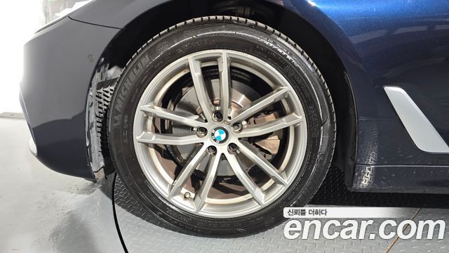 BMW 5-Series G30 520d xDrive M Sport Package Plus - фото 4