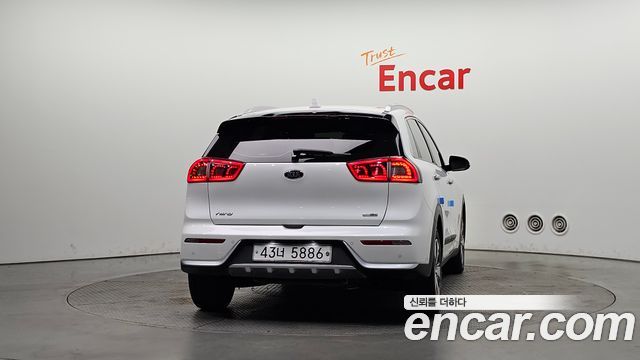 Kia Niro Noblesse - фото 3