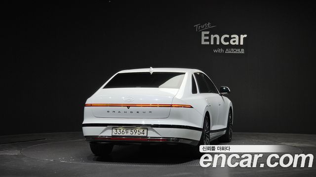 Hyundai Grandeur GN7 2,5 Gasoline 2WD Calligraphy - фото 3