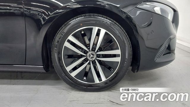 Mercedes-Benz A-Class W177 A220 Sedan - фото 4