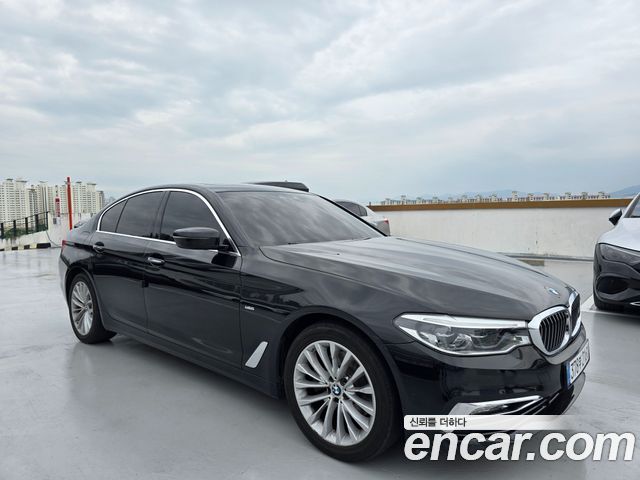BMW 5-Series G30 520d Luxury Special Edition - фото 1