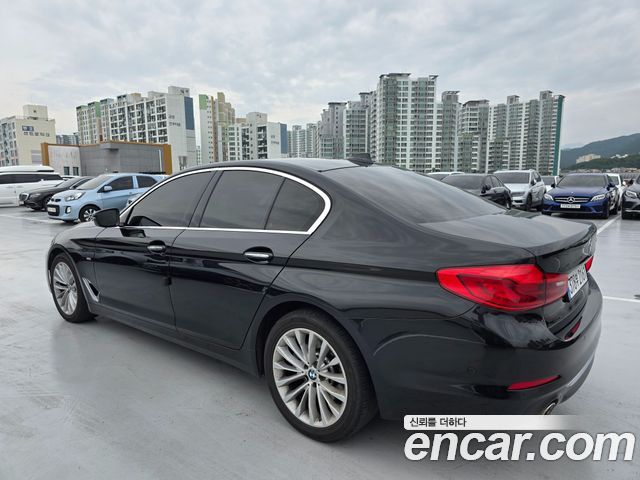 BMW 5-Series G30 520d Luxury Special Edition - фото 3