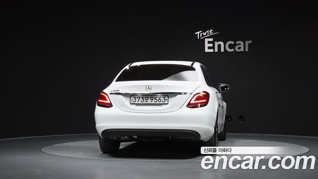 Mercedes-Benz C-Class W205 C200 - фото 3