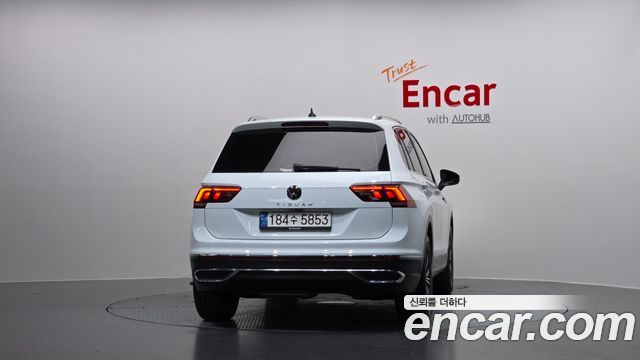 Volkswagen Tiguan 2-го поколения 2.0 TDI Premium - фото 3