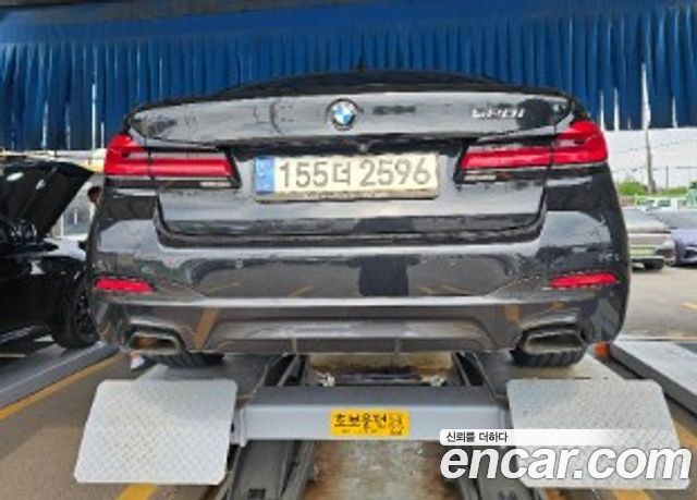BMW 5-Series G30 530i M Sport Package - фото 1