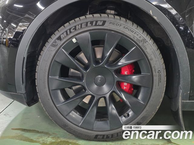 Tesla Model Y Long Range AWD - фото 4